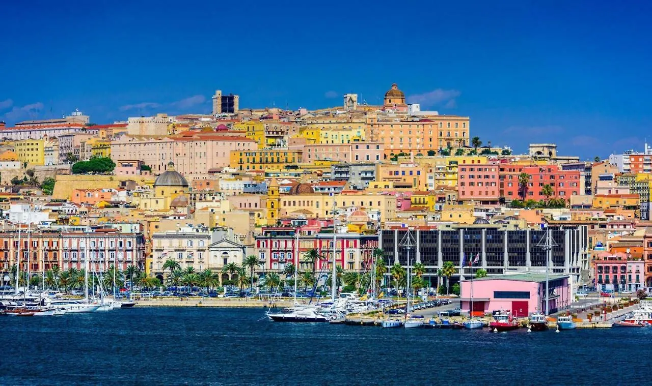 Onax Rooms Cagliari 0*,  Italia